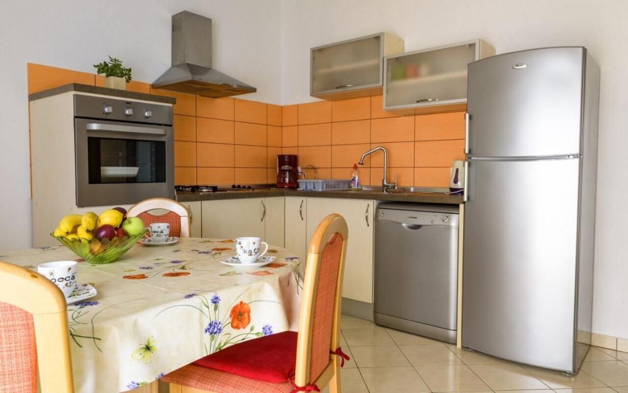 Apartments Domagoj - On The Beach Lukovo Šugarje Esterno foto